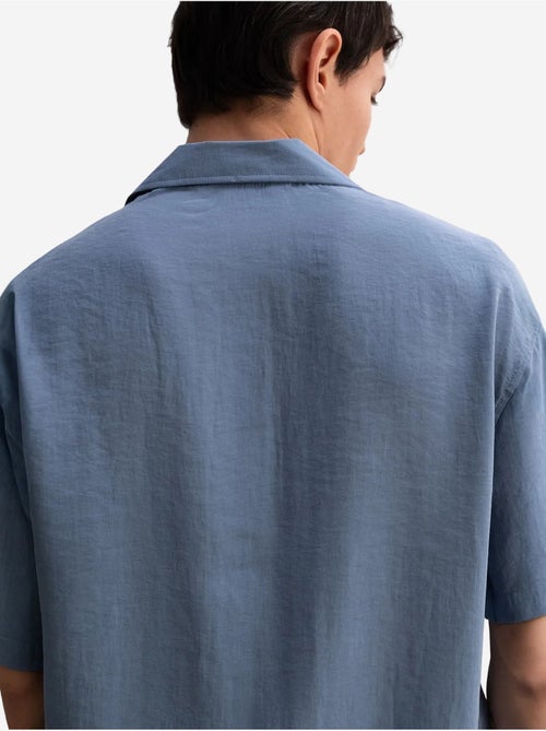 Camicia in crêpe con dettaglio a nodo vestibilità rilassata da uomo giesto - Kiabi Camicia in crêpe con dettaglio a nodo vestibilità rilassata da uomo giesto - Kiabi