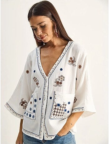 Camicia in crepe di cotone ricamato con scollo a v lucci