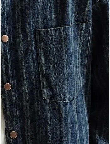 Camicia in denim a righe con bottoni e tasca giesto