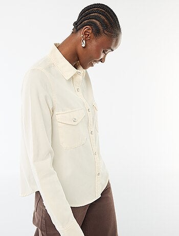 Camicia in denim con 2 tasche applicate con patta sul petto