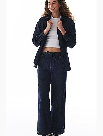Camicia in denim con colletto polo, bottoni e maniche lunghe penti