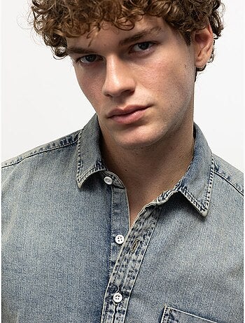 Camicia in denim regular fit con bottoni e tasca giesto