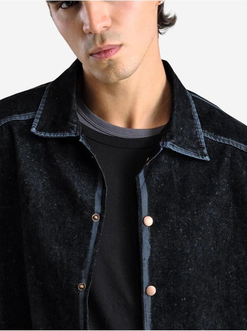 Camicia in gabardine a maniche lunghe con bottoni e colletto da giacca giesto - Kiabi Camicia in gabardine a maniche lunghe con bottoni e colletto da giacca giesto - Kiabi