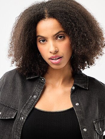 Camicia in denim con 2 tasche applicate con patta sul petto