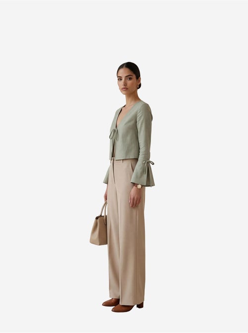 Camicia in lino con scollo a v e dettaglio a fiocco, modello crop top, di my fashion - Kiabi Camicia in lino con scollo a v e dettaglio a fiocco, modello crop top, di my fashion - Kiabi
