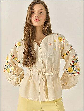 Camicia in lino con scollo a v, polsini elastici e cintura ricamata lucci