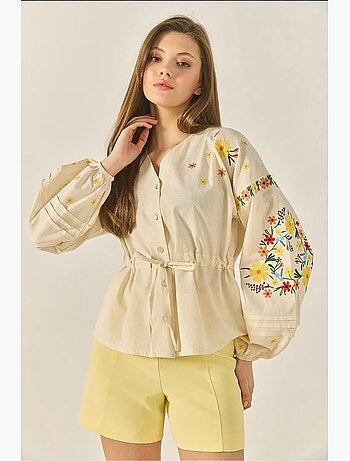 Camicia in lino con scollo a v, polsini elastici e cintura ricamata lucci