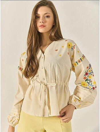 Camicia in lino con scollo a v, polsini elastici e cintura ricamata lucci
