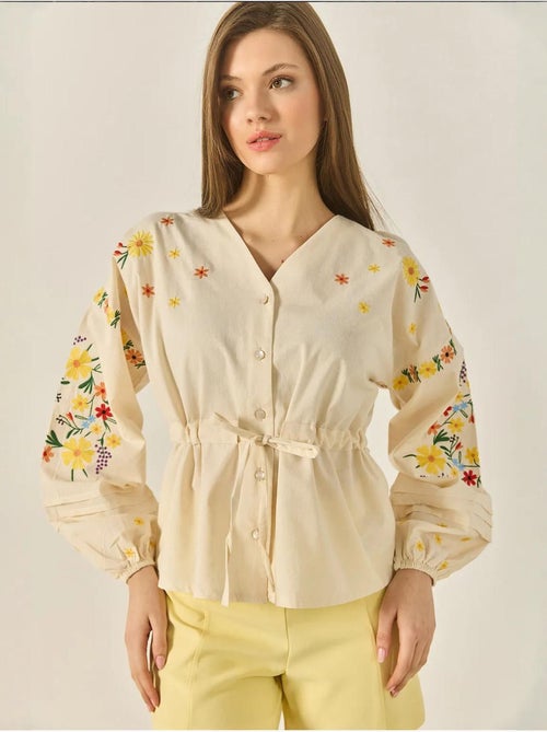 Camicia in lino con scollo a v, polsini elastici e cintura ricamata lucci - Kiabi Camicia in lino con scollo a v, polsini elastici e cintura ricamata lucci - Kiabi