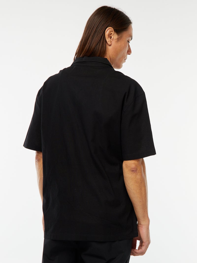 Camicia in misto lino con maniche corte e ricami nero - Kiabi