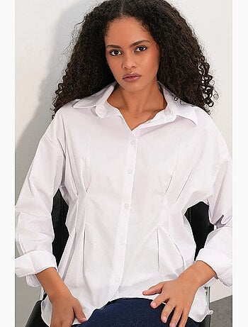 Camicia in popeline aderente con abbottonatura frontale bdart