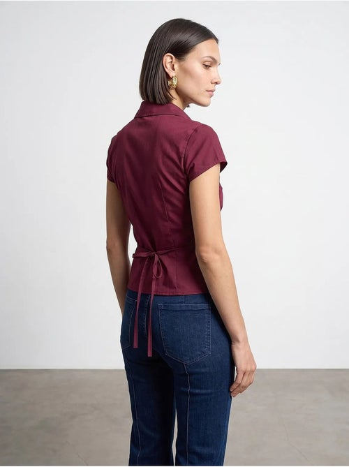 Camicia in popeline di cotone aderente con dettaglio a laccio dilvin - Kiabi Camicia in popeline di cotone aderente con dettaglio a laccio dilvin - Kiabi