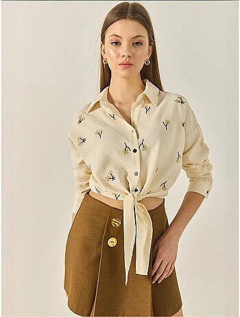 Camicia in popeline ricamata con chiusura a bottoni lucci