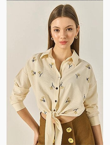 Camicia in popeline ricamata con chiusura a bottoni lucci