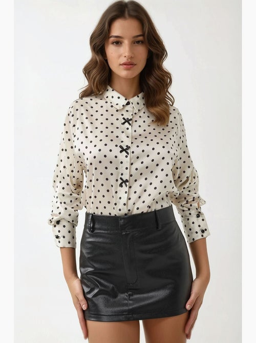 Camicia in raso a pois con bottoni hiccup - Kiabi Camicia in raso a pois con bottoni hiccup - Kiabi