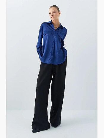 Camicia in raso abbottonata con dettaglio tasca mixray
