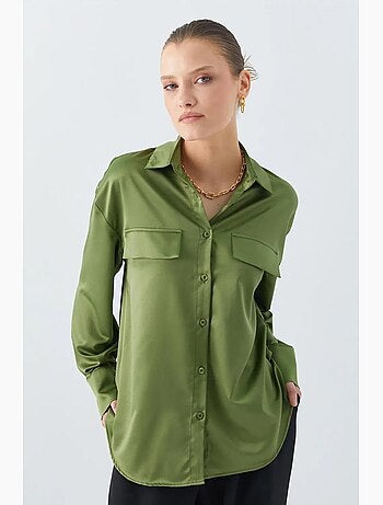 Camicia in raso abbottonata con dettaglio tasca mixray