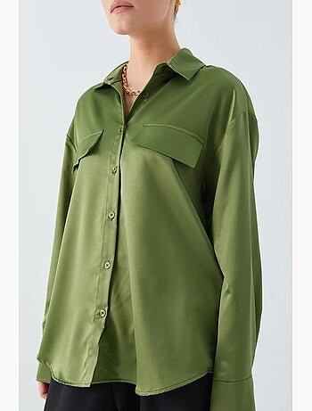 Camicia in raso abbottonata con dettaglio tasca mixray