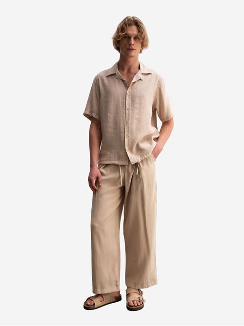 Camicia in tessuto a maniche corte dal taglio rilassato con dettaglio cravatta giesto - Kiabi Camicia in tessuto a maniche corte dal taglio rilassato con dettaglio cravatta giesto - Kiabi