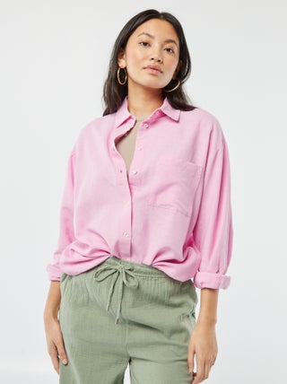 Camicia lunga con tasca sul petto con 20% di lino