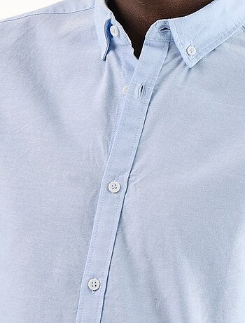 Camicia oxford con apertura abbottonata