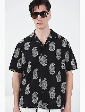 Camicia regular fit con stampa paisley e chiusura con bottoni giesto