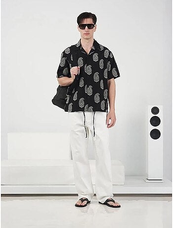 Camicia regular fit con stampa paisley e chiusura con bottoni giesto