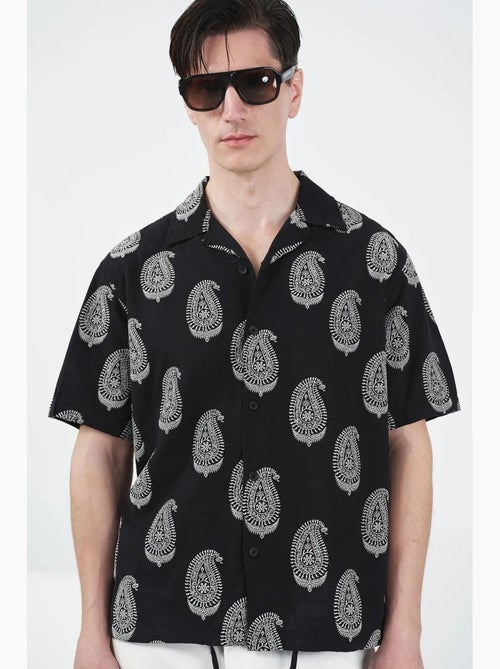 Camicia regular fit con stampa paisley e chiusura con bottoni giesto - Kiabi Camicia regular fit con stampa paisley e chiusura con bottoni giesto - Kiabi