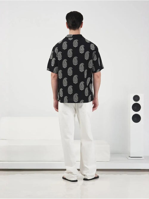 Camicia regular fit con stampa paisley e chiusura con bottoni giesto - Kiabi Camicia regular fit con stampa paisley e chiusura con bottoni giesto - Kiabi