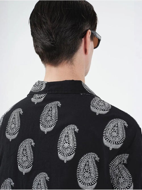 Camicia regular fit con stampa paisley e chiusura con bottoni giesto - Kiabi Camicia regular fit con stampa paisley e chiusura con bottoni giesto - Kiabi