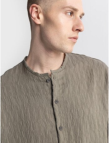 Camicia testurizzata a maniche lunghe con girocollo giesto
