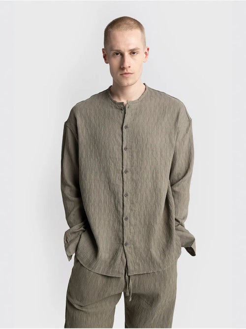 Camicia testurizzata a maniche lunghe con girocollo giesto - Kiabi Camicia testurizzata a maniche lunghe con girocollo giesto - Kiabi