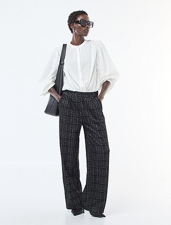 Camicia tinta unita con maniche lunghe a sbuffo
