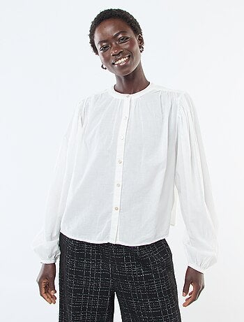 Camicia tinta unita con maniche lunghe a sbuffo