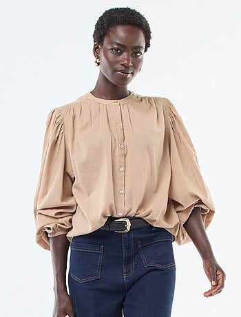 Camicia tinta unita con maniche lunghe a sbuffo