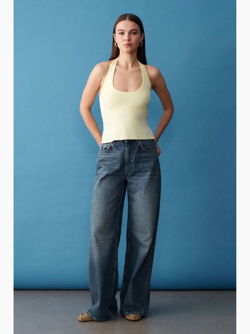 Canotta aderente halter con cut-out dilvin - Kiabi Canotta aderente halter con cut-out dilvin - Kiabi