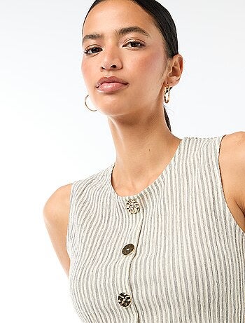 Canotta con apertura con bottoni dorati martellati