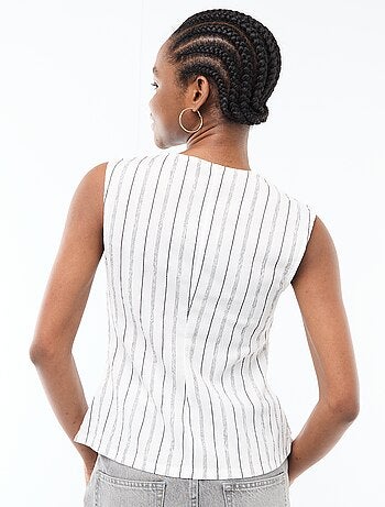 Canotta con apertura con bottoni dorati martellati