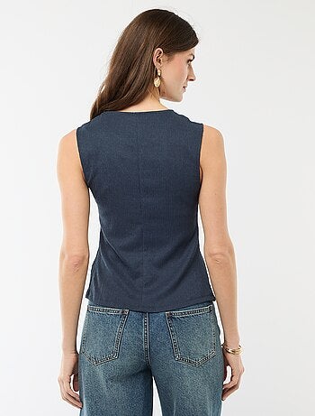 Canotta con apertura con bottoni dorati martellati