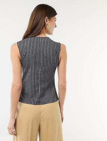 Canotta con apertura con bottoni dorati martellati