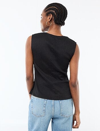 Canotta con apertura con bottoni dorati martellati