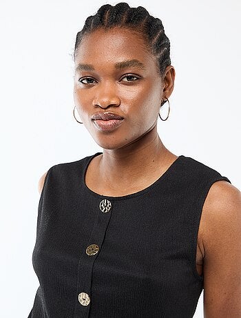 Canotta con apertura con bottoni dorati martellati