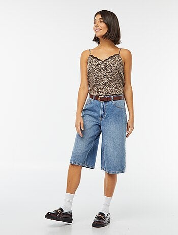 Canotta con pizzo sullo scollo