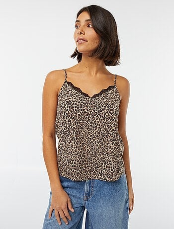 Canotta con pizzo sullo scollo
