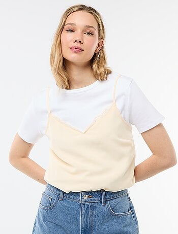 Canotta con spalline sottili regolabili e collo in pizzo