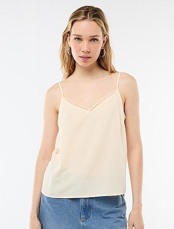 Canotta con spalline sottili regolabili e collo in pizzo