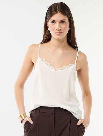 Canotta con spalline sottili regolabili e collo in pizzo