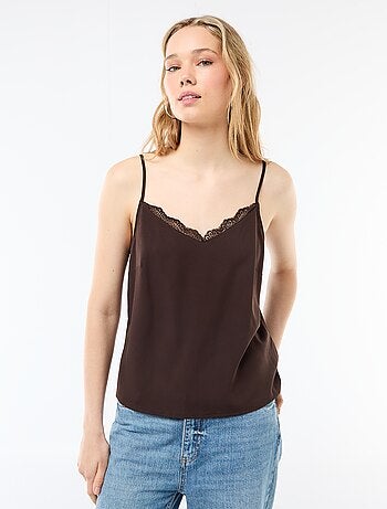 Canotta con spalline sottili regolabili e collo in pizzo