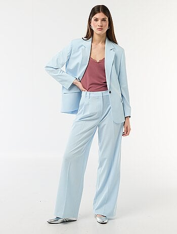 Canotta con spalline sottili regolabili e collo in pizzo