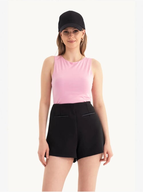 Canotta corta con scollo all'americana e cut-out hiccup - Kiabi Canotta corta con scollo all'americana e cut-out hiccup - Kiabi